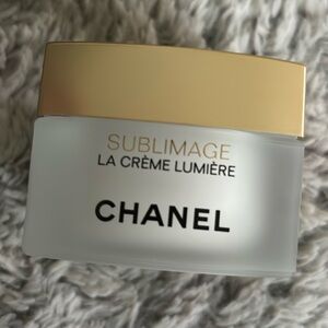 CHANEL Sublimage la Crème Lumiere Moisturizer - Regeneration & Brightening Cream